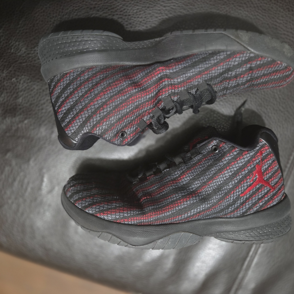 Nike Kids Sneakers - Black and Red Stripes - Picture 2 of 11